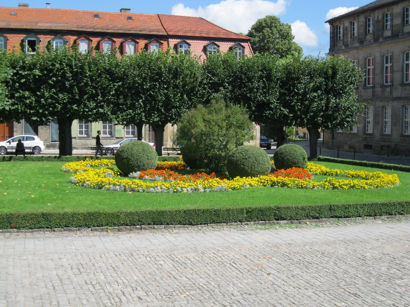 New Palace Courtyard gardens