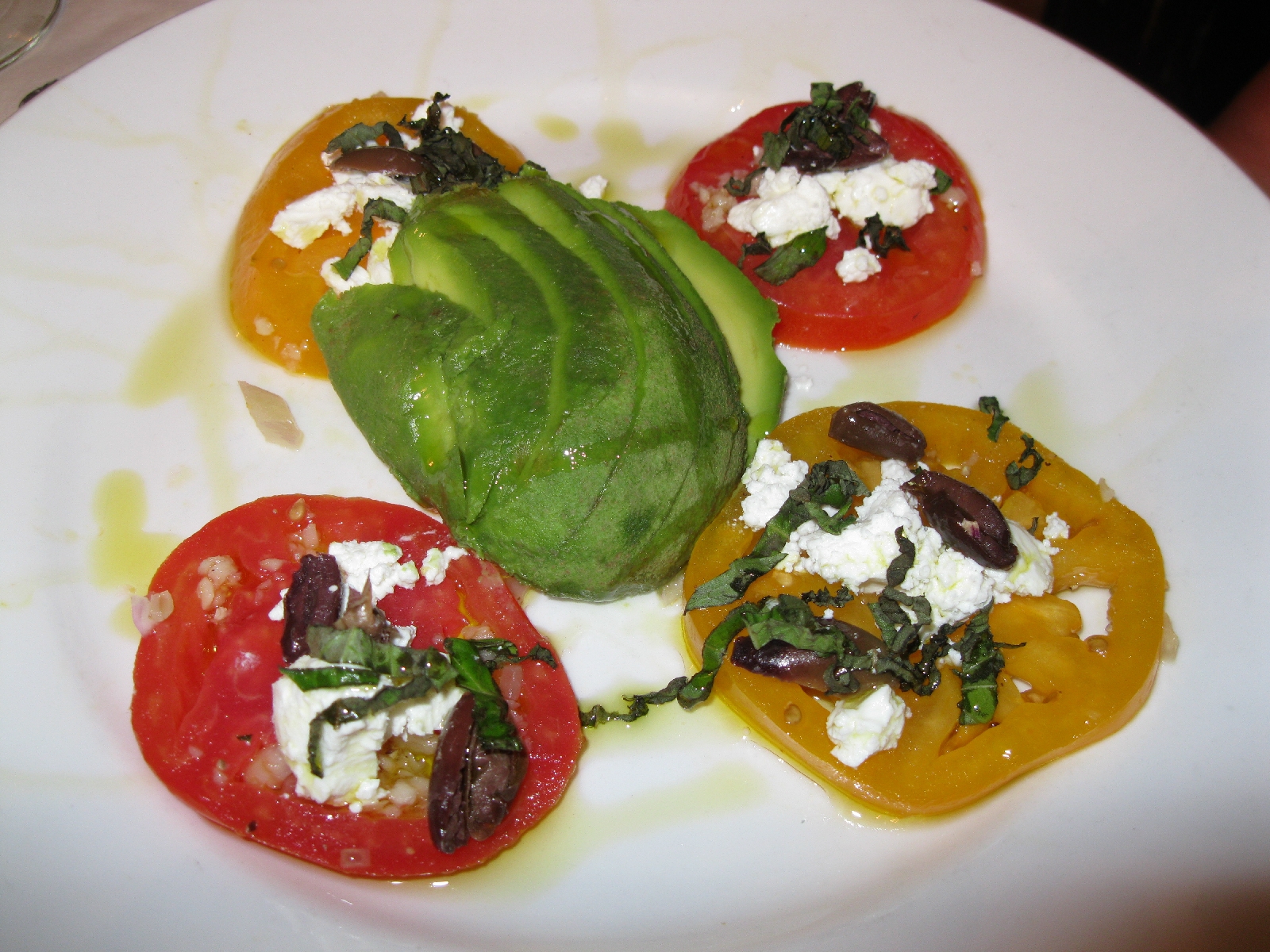 Avacado and tomatoe salad with goat cheese and Greek olives